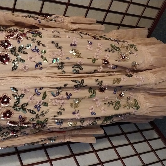 #256 Gorgeous Frock & Frill Dress - Picture 3 of 12